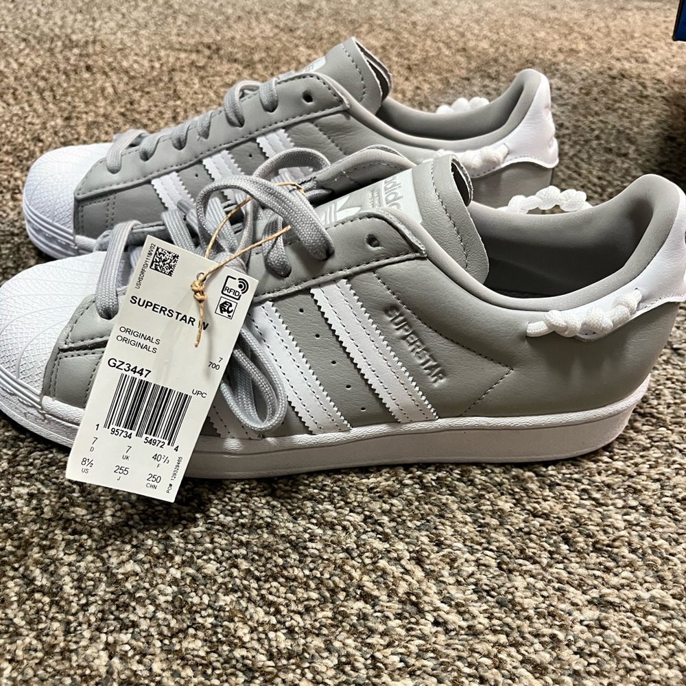 Superstar 8 1/2 NWT